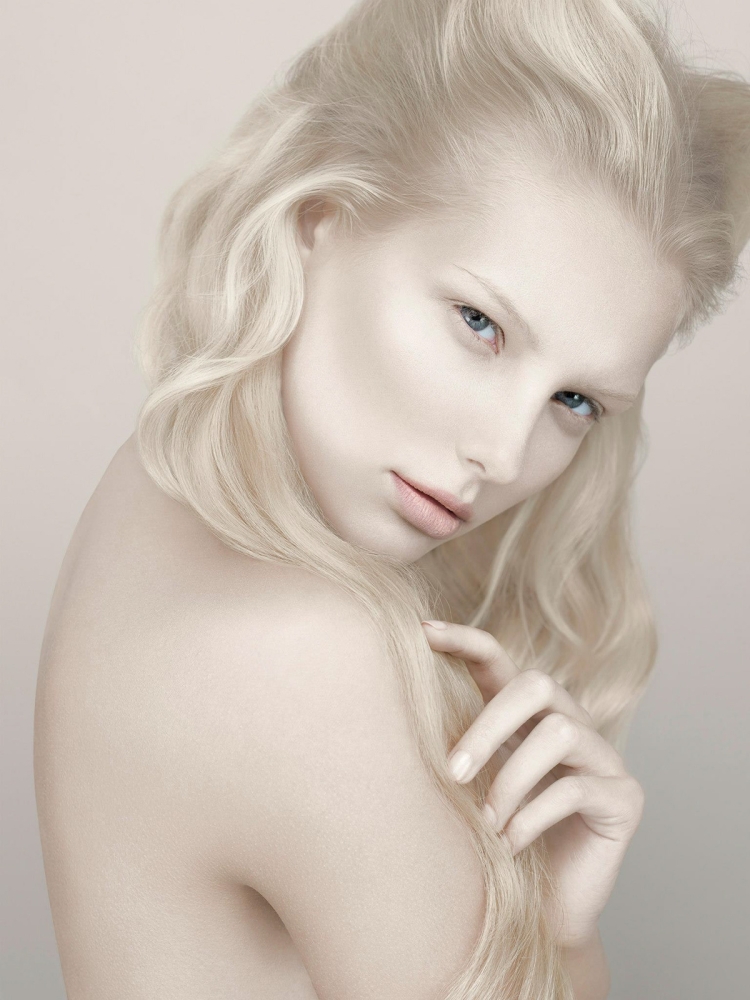 Саша Лусс блондинка