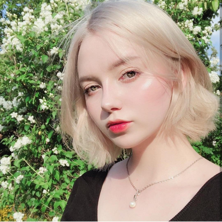 Девушки 2020 селфи бледная кожа