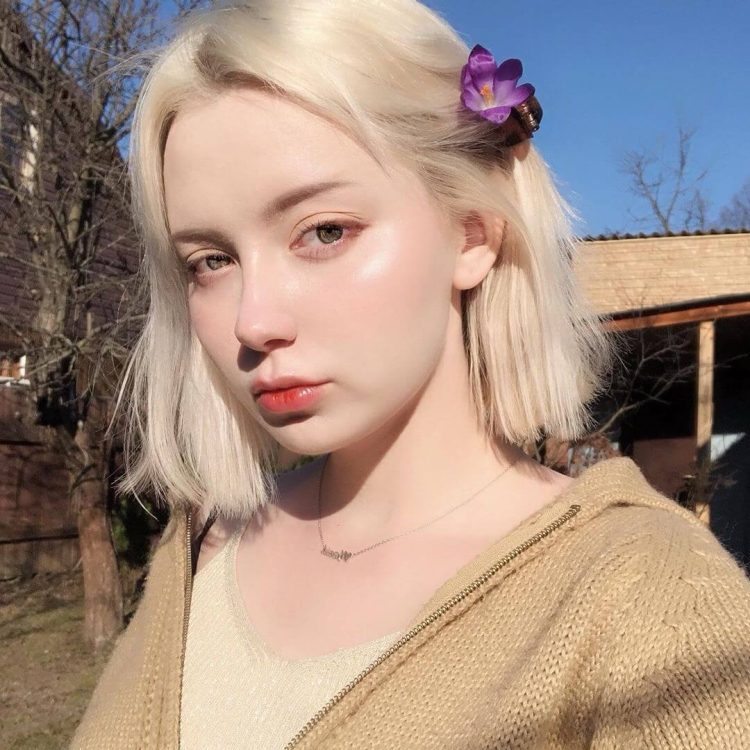 Эмили Браунинг Блондинк