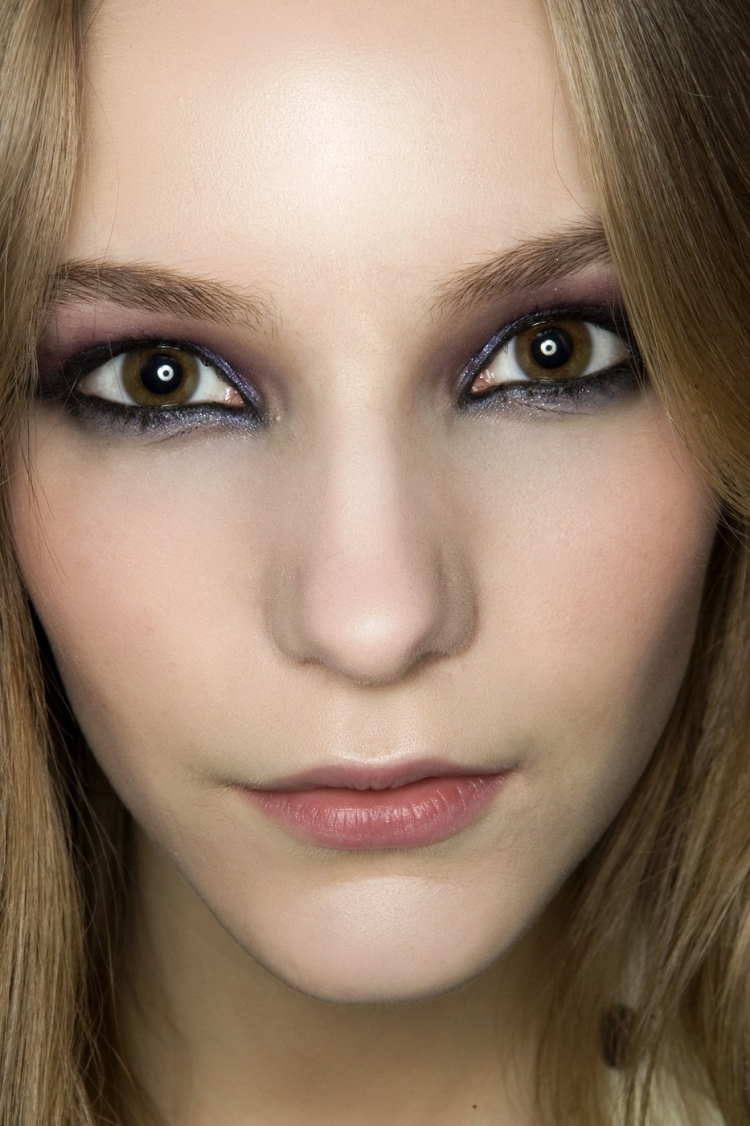 Нюдовый макияж со стрелками