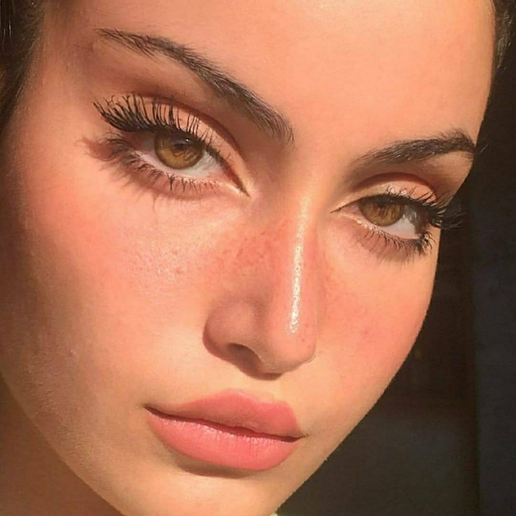 Ким Кардяшян макияжи