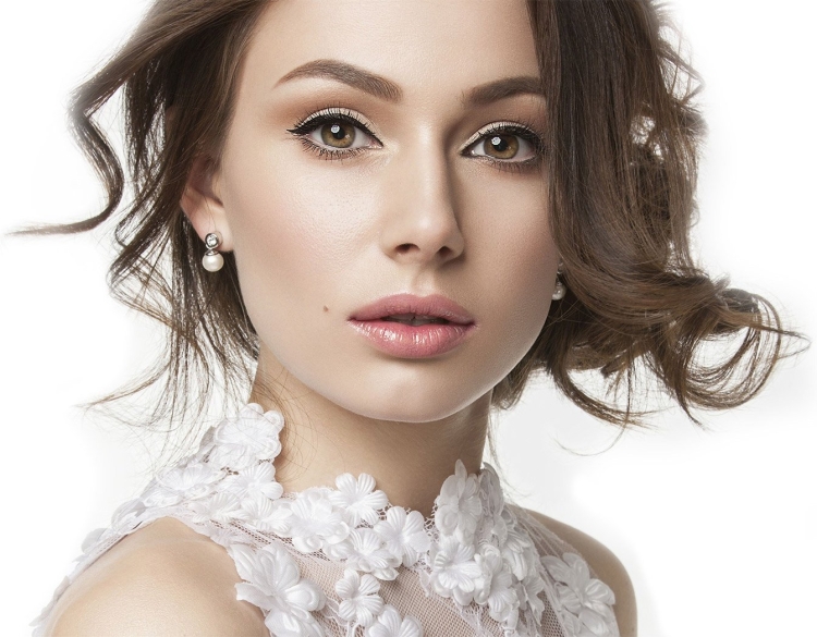 Красивые скулы у девушек