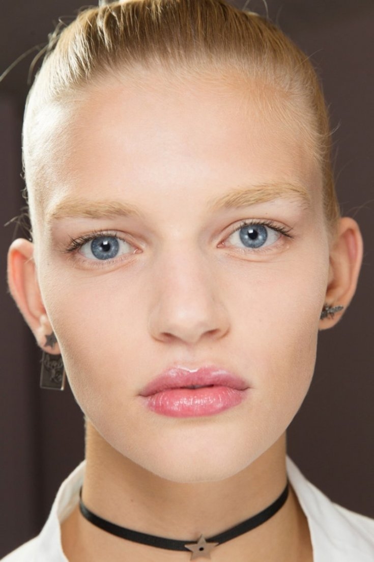 Девушки с бледной кожей