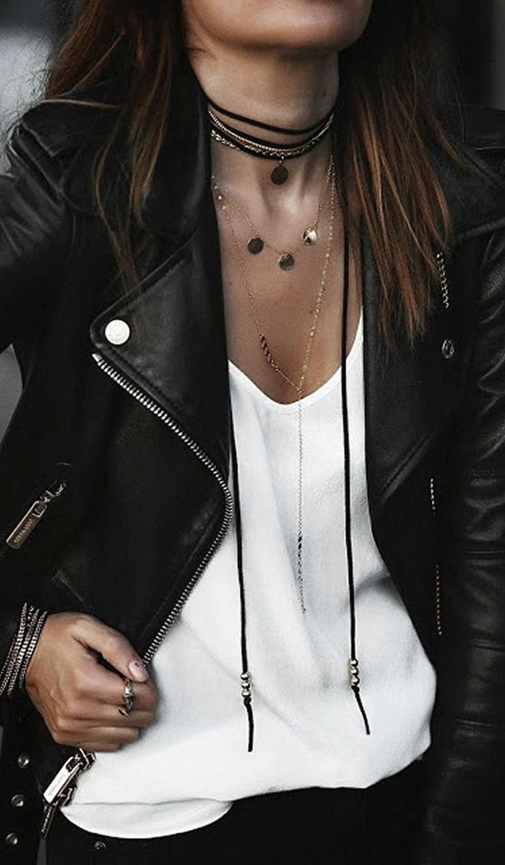 Девушка в косухе