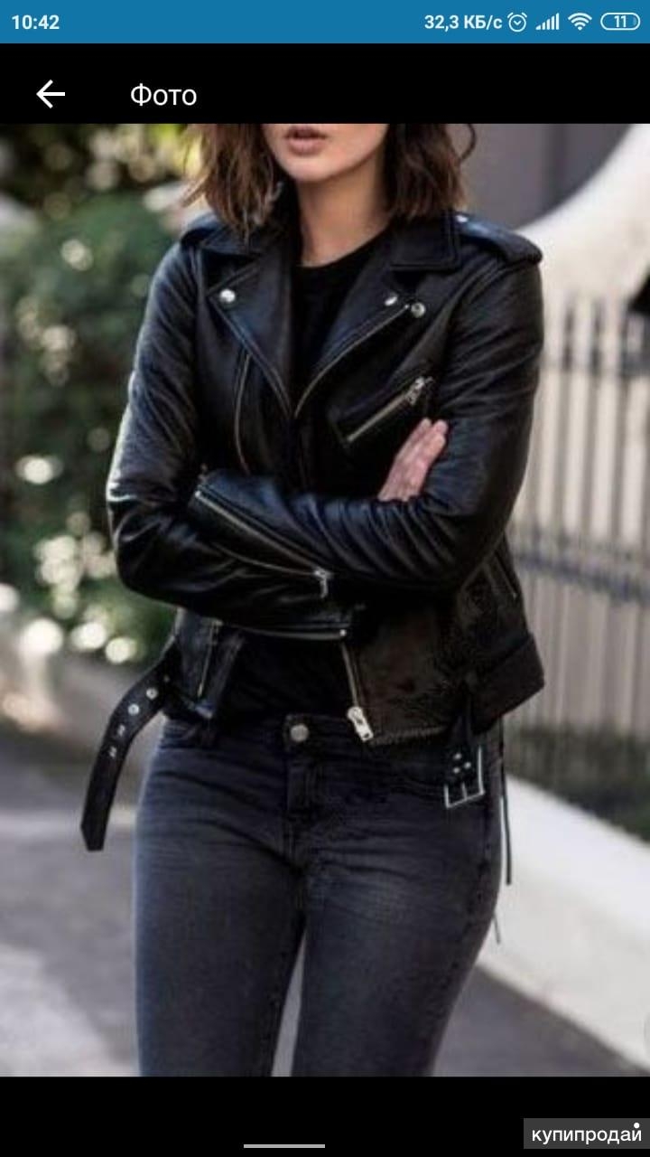 Красивая девушка в Кожанке