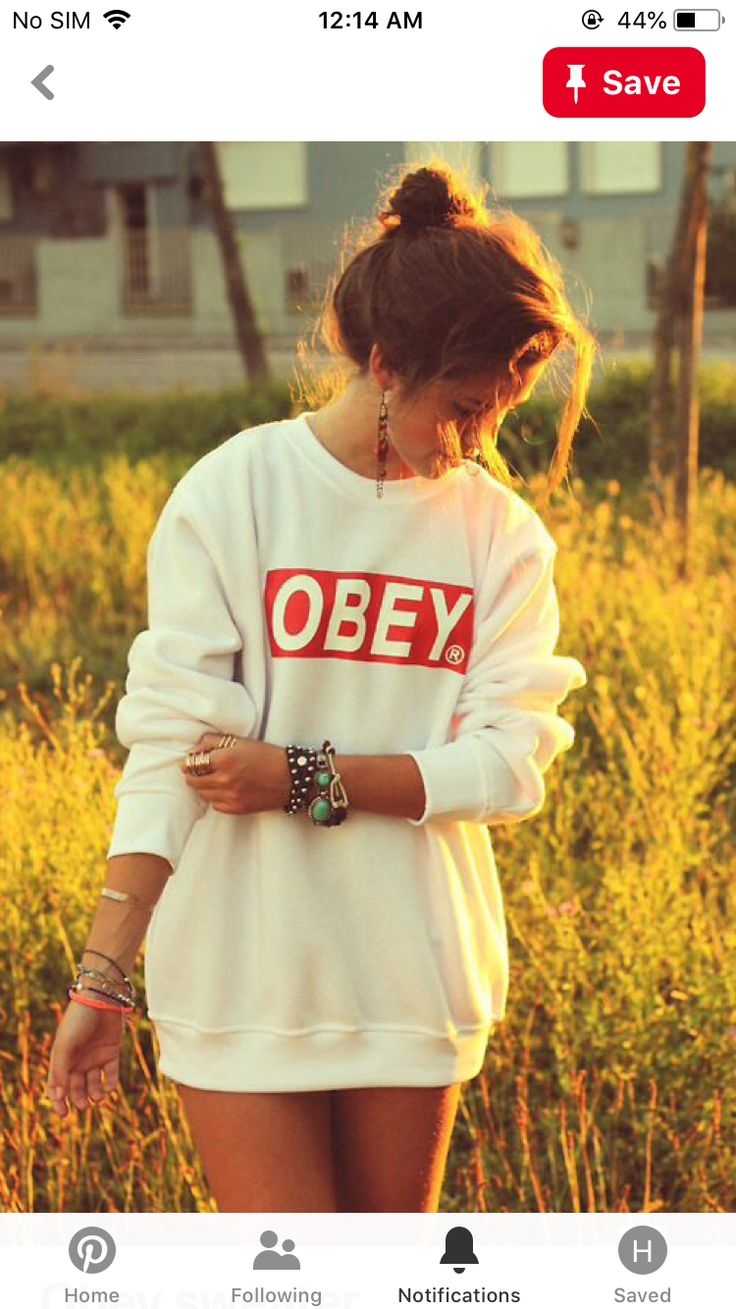 Девушка с фиолетовыми волосами