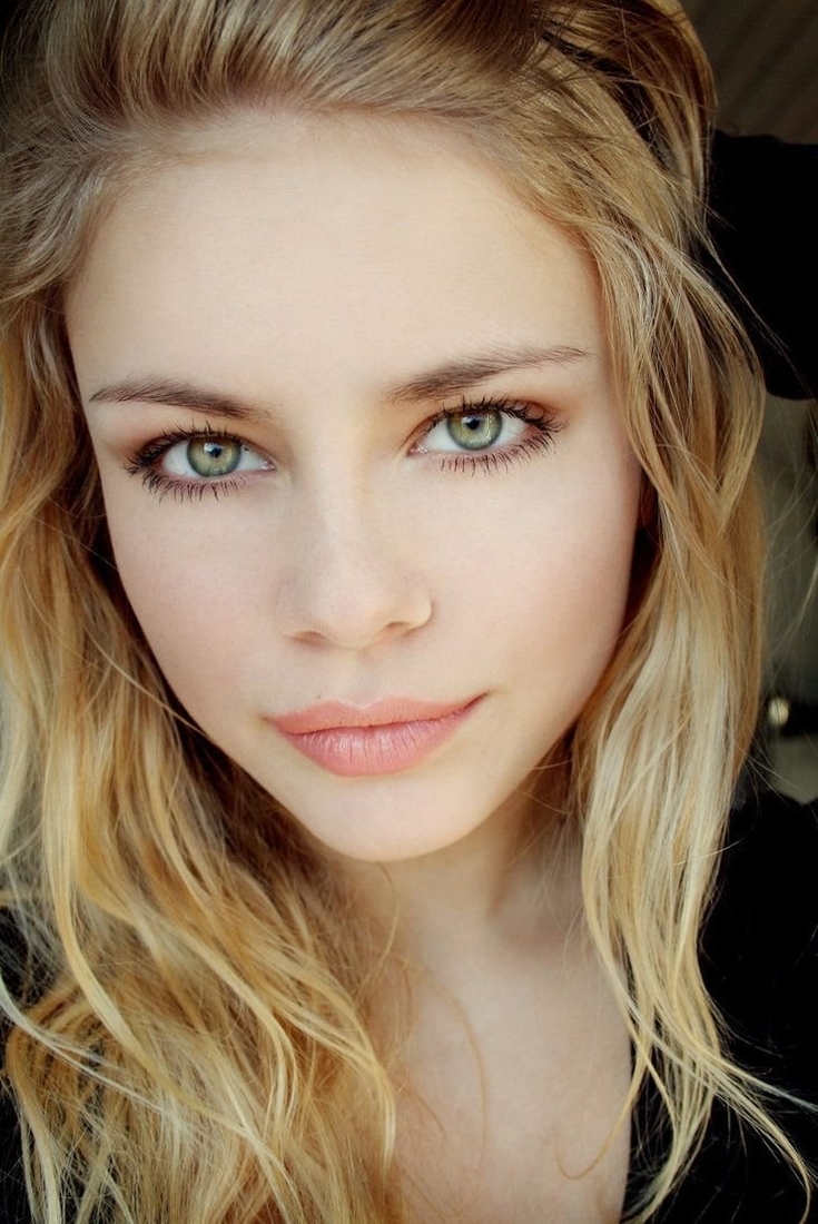 Зеленоглазая блондинка