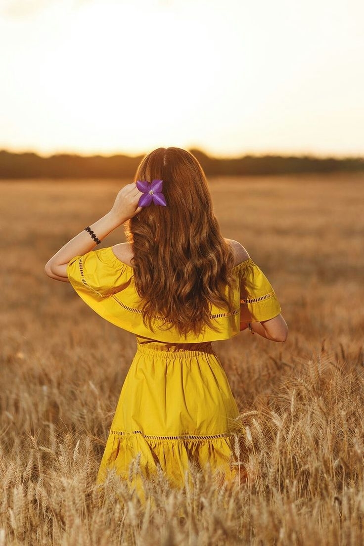 Девочка в пшеничном поле
