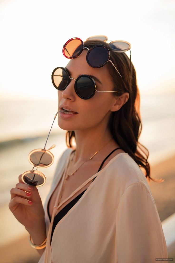 Галь Гадот фото в очках