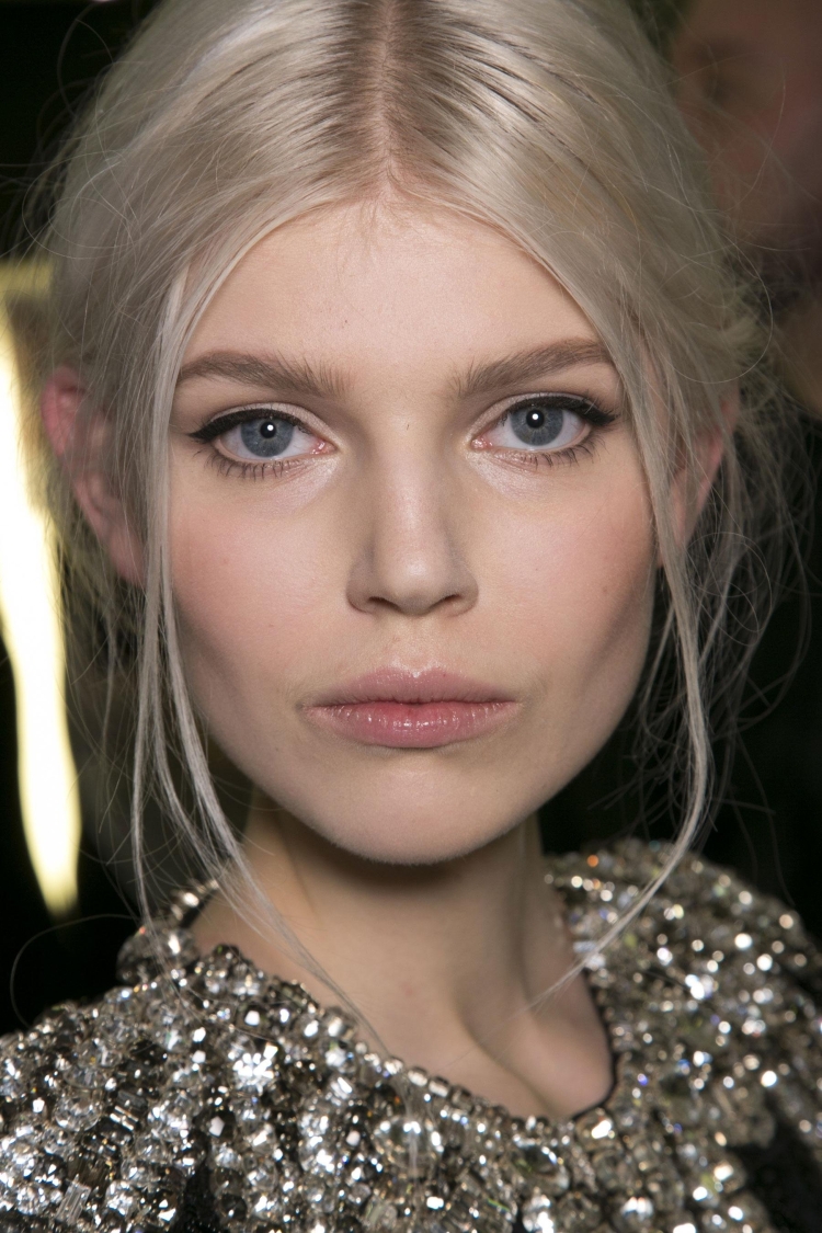 Белые брови