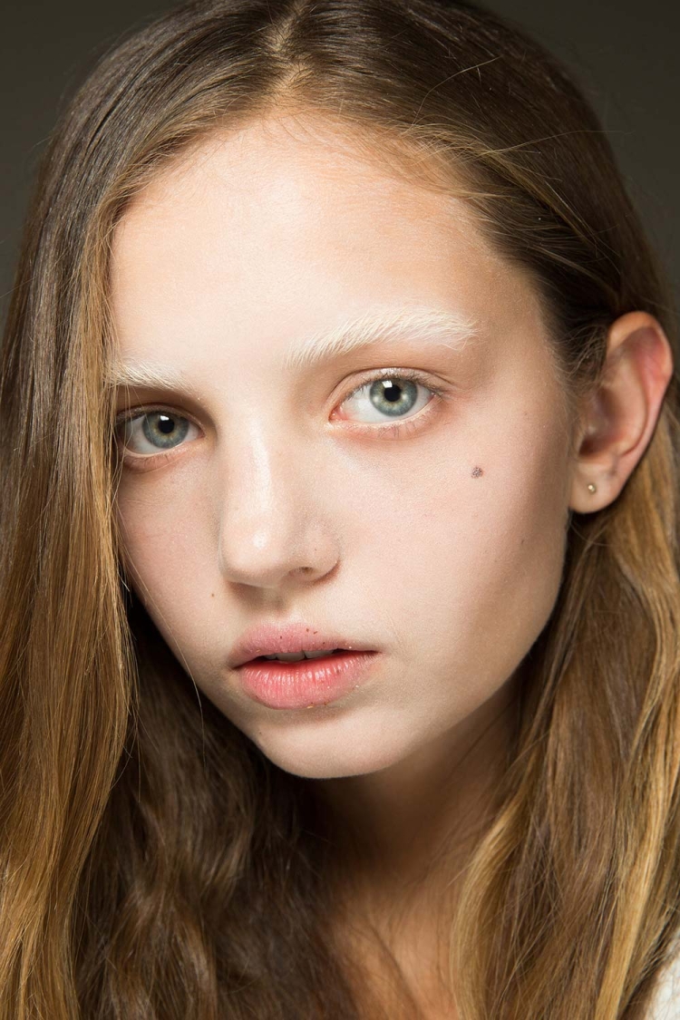 Блондинки со светлыми бровями