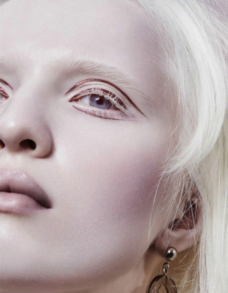 Блондинки со светлой кожей