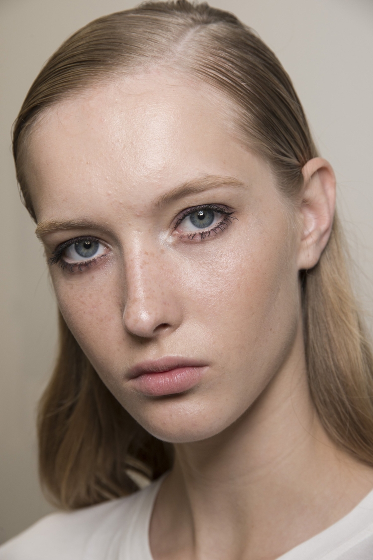 Белесые брови