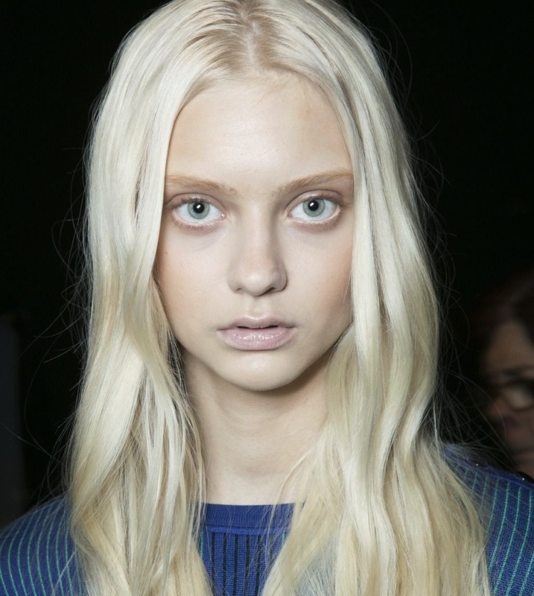 Макияж со светлыми бровями