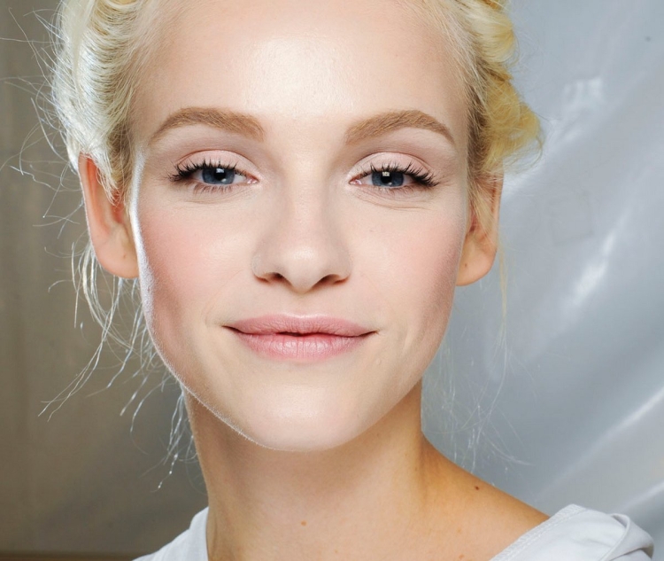 Бледные губы