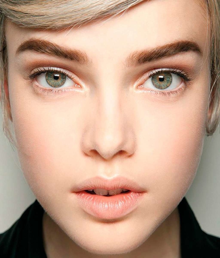 Анастасия Жидкова альбинос