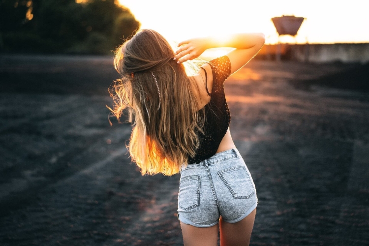 Девушка со спины