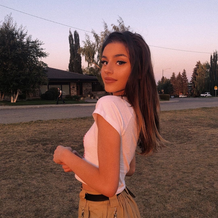 Смелые фото девушек в Инстаграм