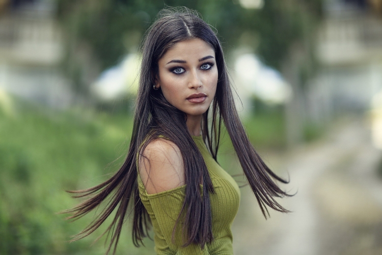 Европейская внешность девушки