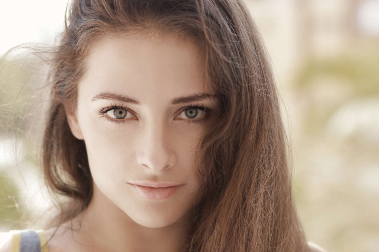 Красивое лицо девушки