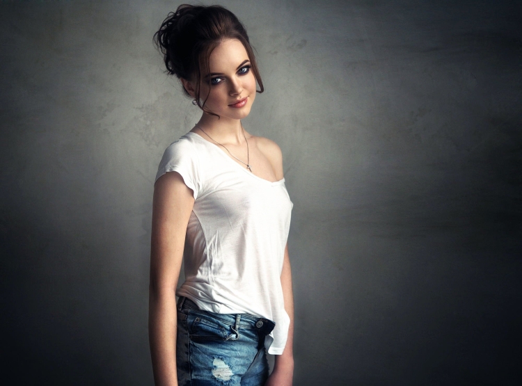 Красивая девушка черно белое