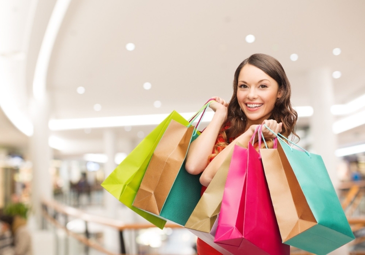 Женщина с покупками