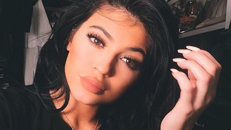 Кайли Дженнер 2020 селфи