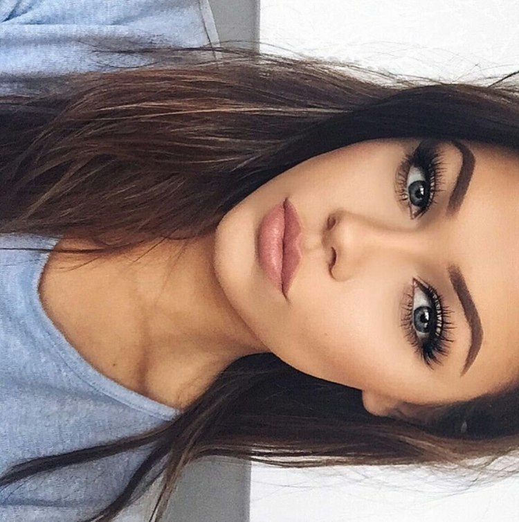 Селфи девушек с карими глазами