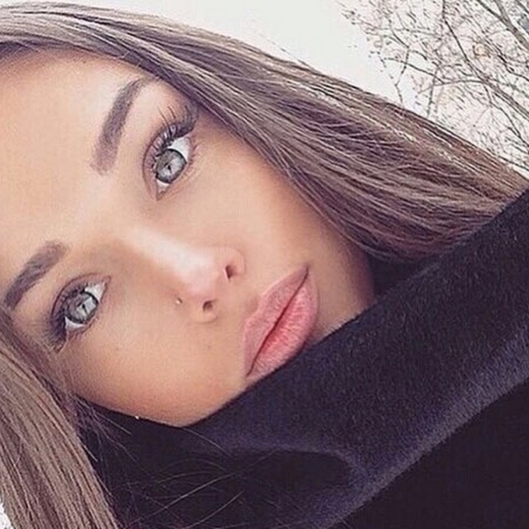 Красивые брюнетки с пухлыми губами