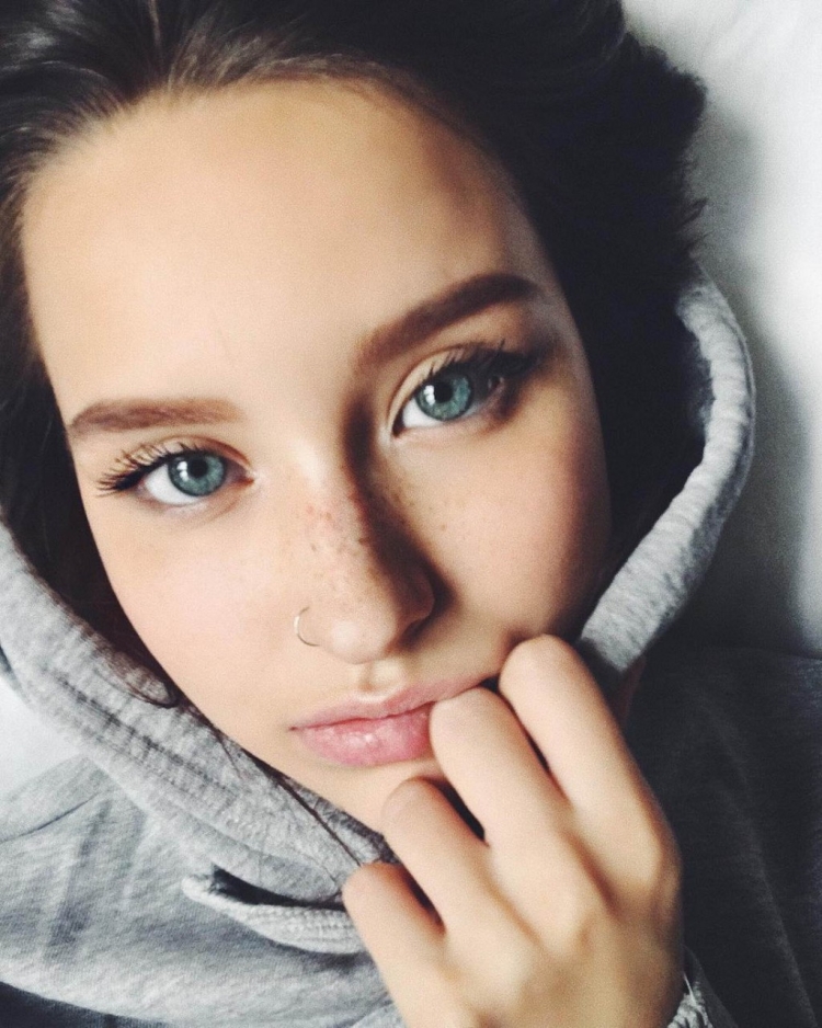 Катя Миро глаза