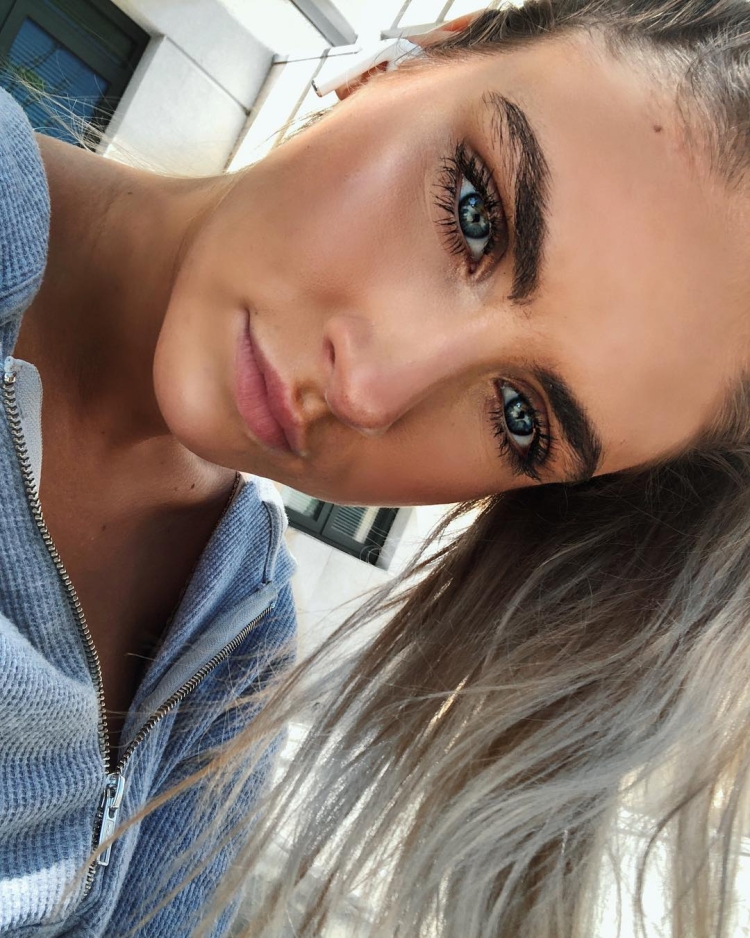 Безумно красивые глаза девушки