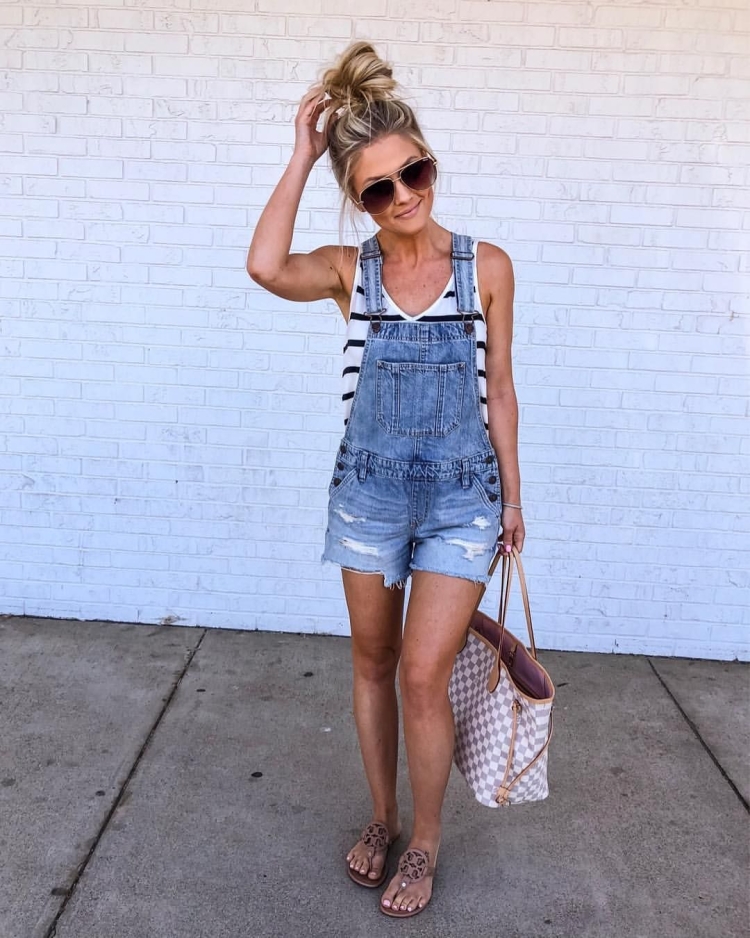 Модные джинсовые комбинезоны