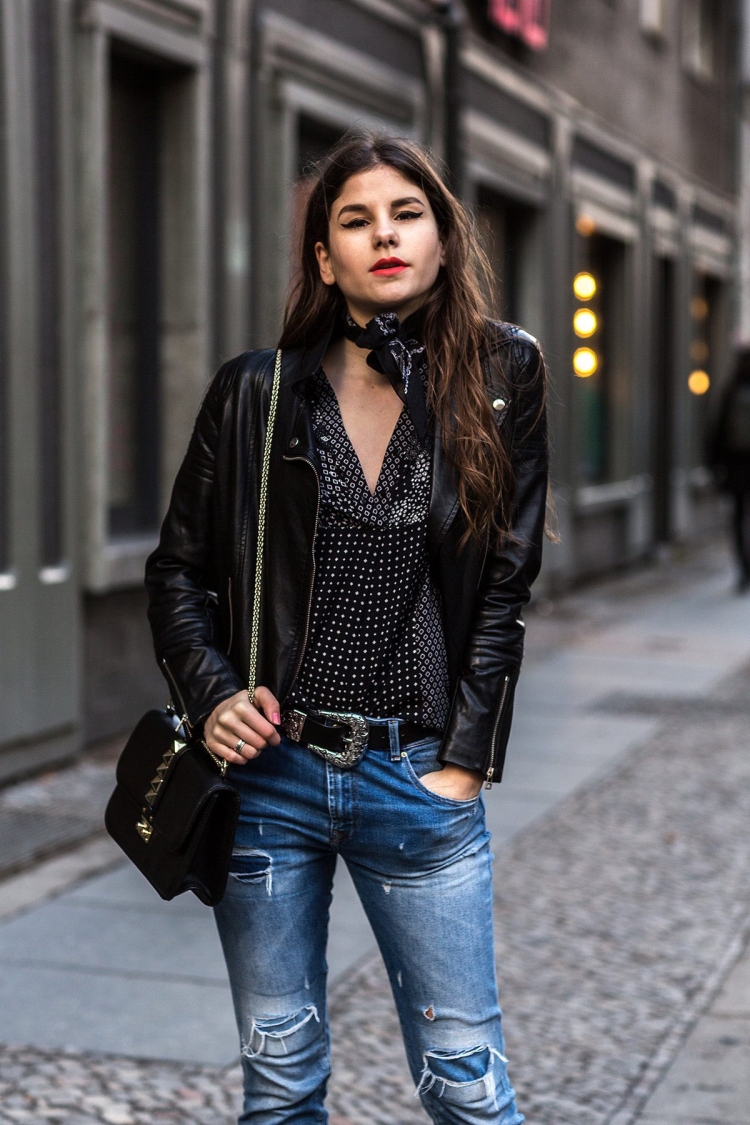 Стильные девушки в кожаных куртках