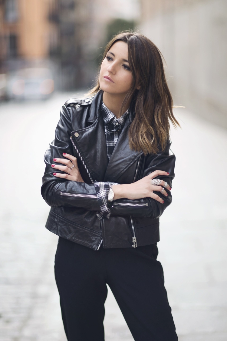 Девушка в Топе и Кожанке