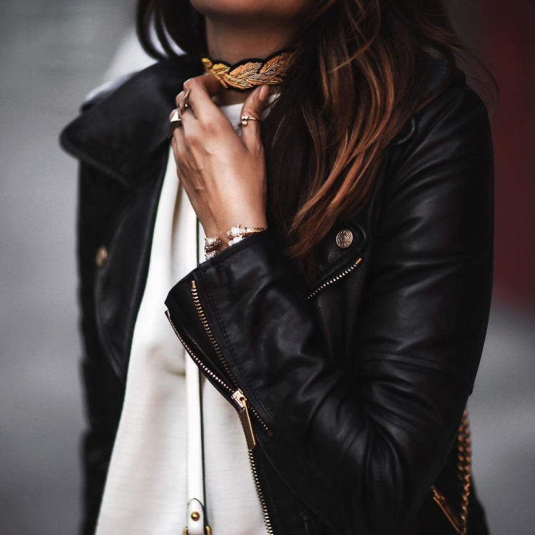 Нина Добрев в кожаной куртке
