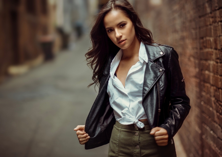 Наталья Рудова в кожаных штанах