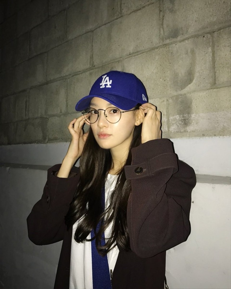 Кайли Дженнер в кепке