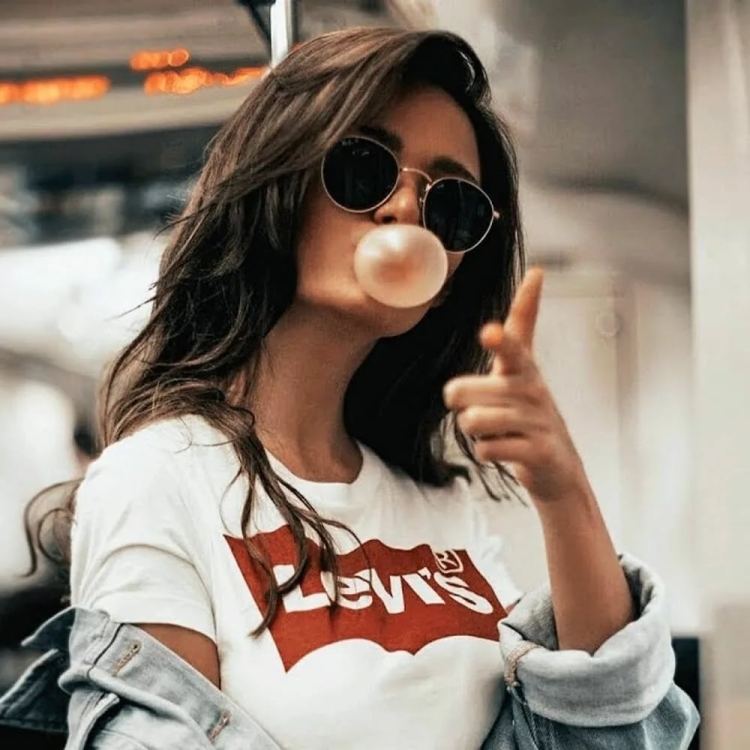 Крутая девушка