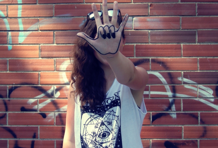 Девушка в кепке