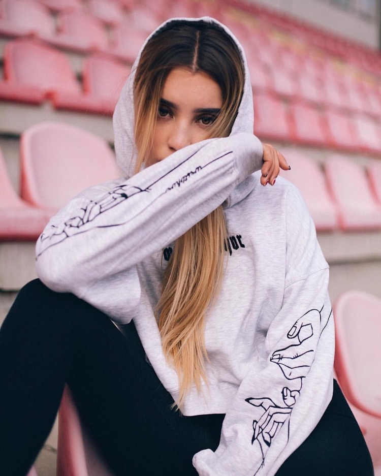 Девушка пофигистка