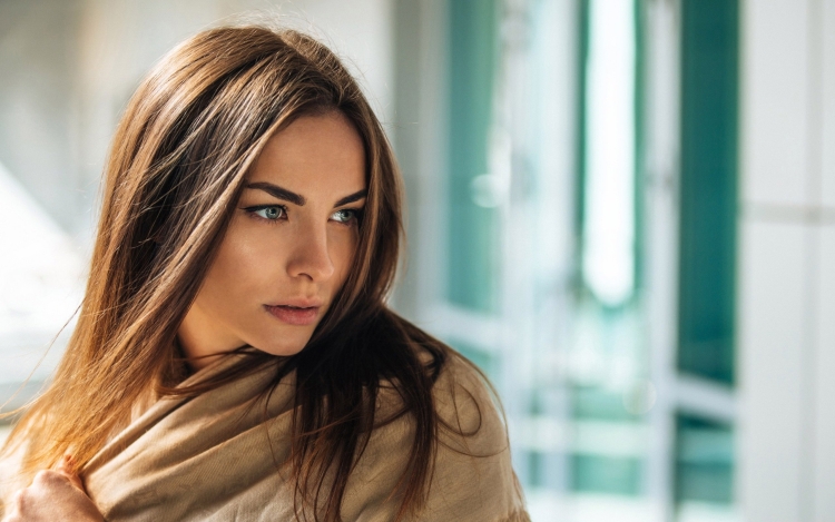 Шатенка девушка