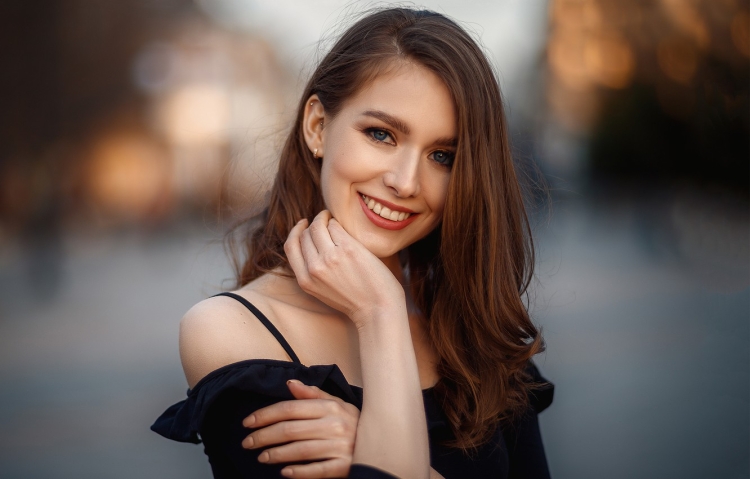 Шатенки с улыбкой