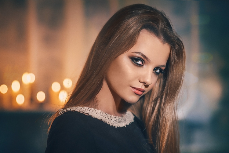 Шатенка девушка