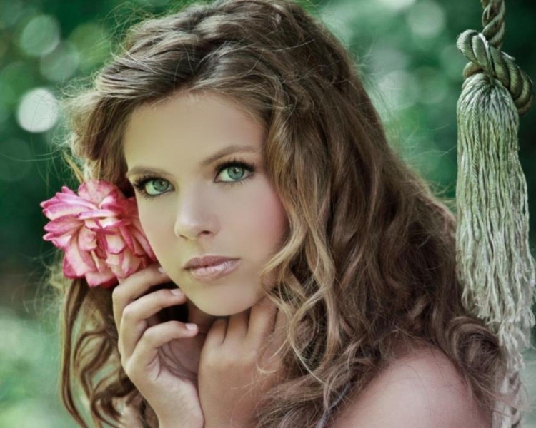 Девушка с зеленымигллазами