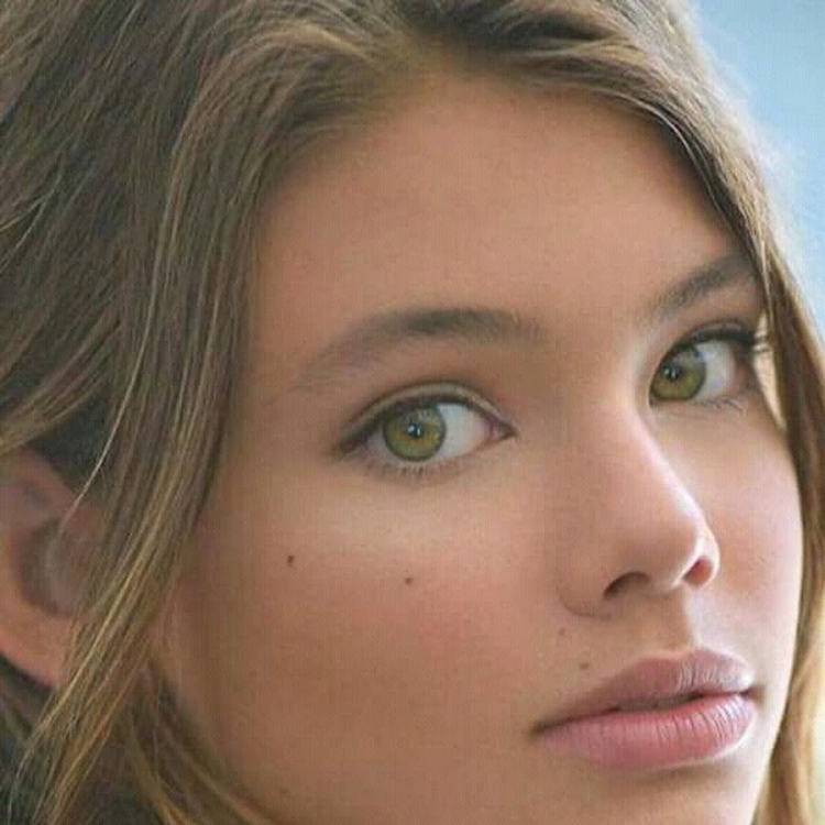 Ланея Грейс анфас