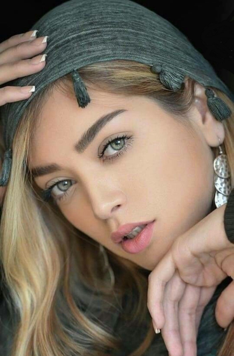 Зеленый глазки девушка