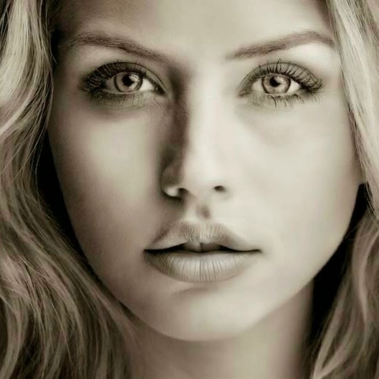 Лицо черно белое