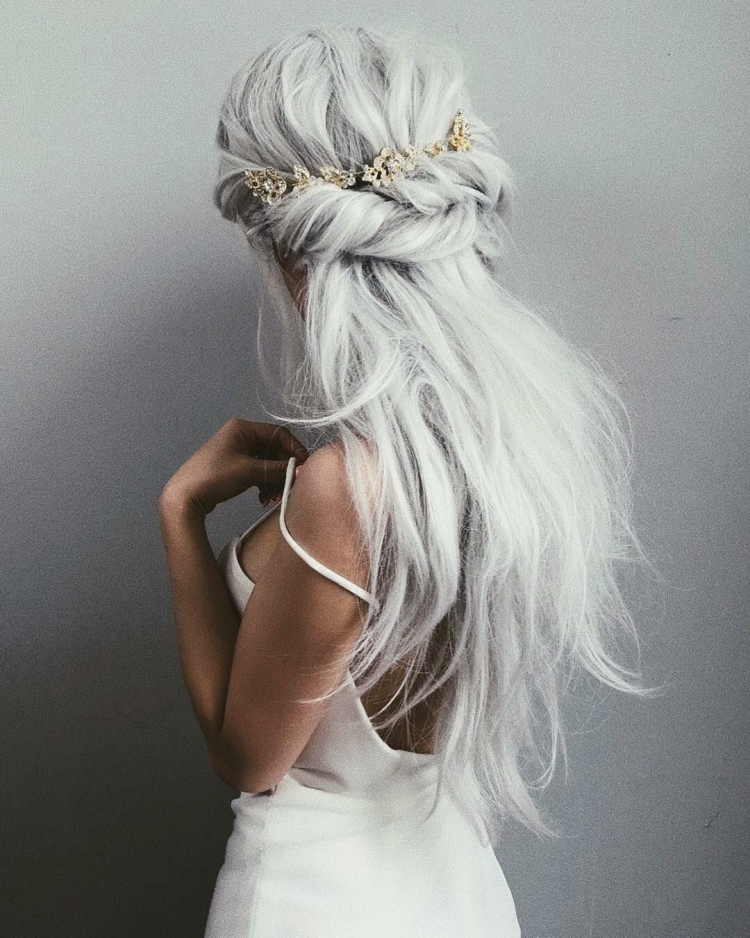 Кристен Зеллерс с пепельными волосами