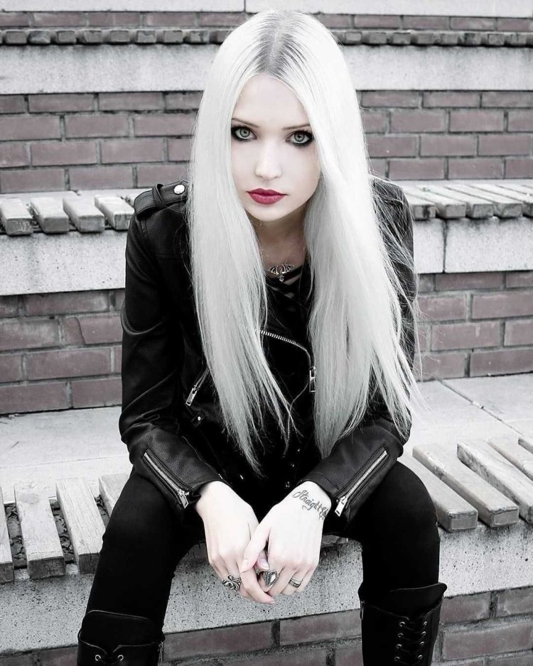 Русская темно белые волосы