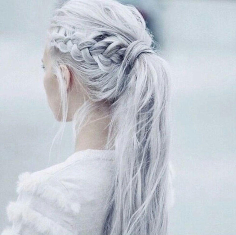 Девушки с белм волосами